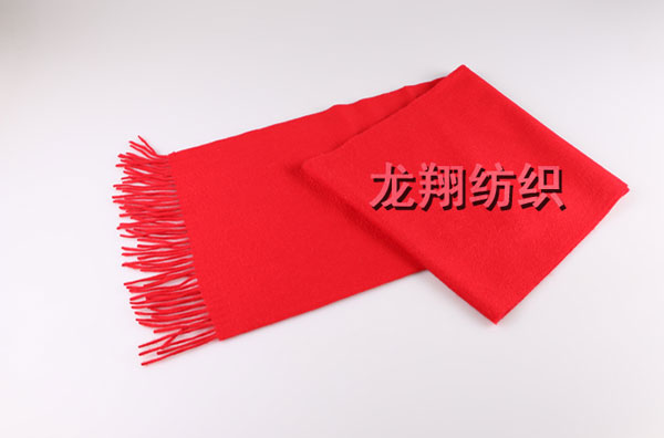 红色羊绒围巾